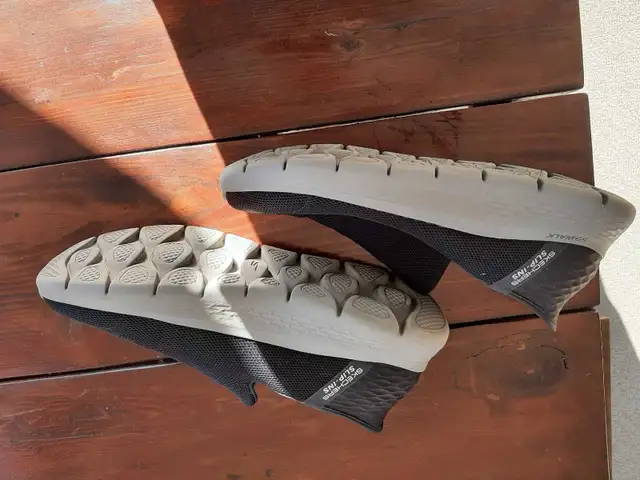 sketchers go walk slip in in Men's Shoes in Nanaimo - Image 3