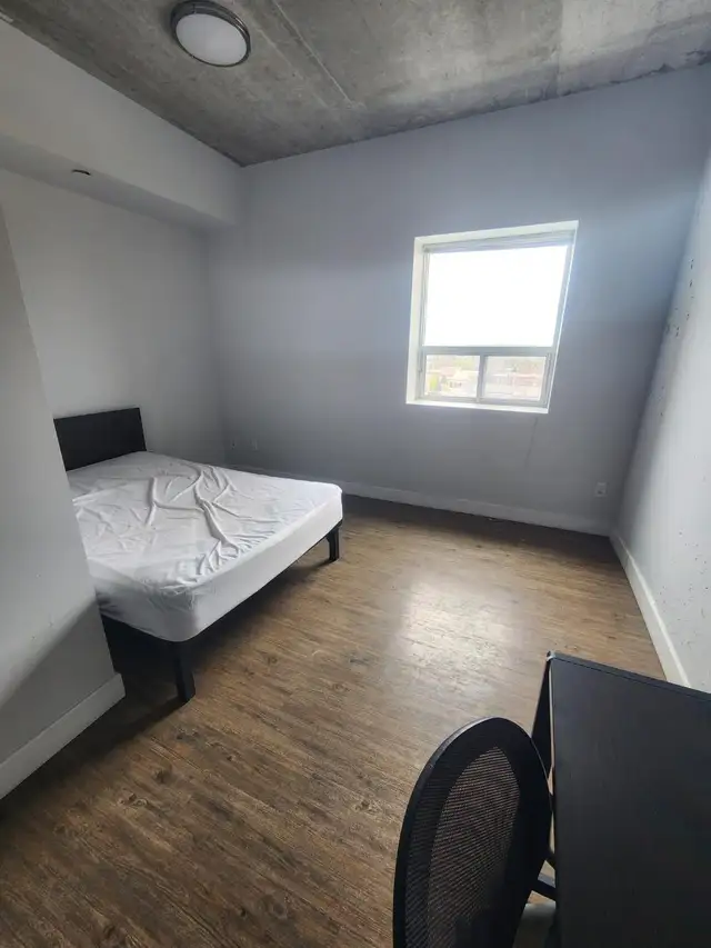 Room in 5 bedroom apartment for lease STUDENTS ONLY in Room Rentals & Roommates in Kitchener / Waterloo - Image 4
