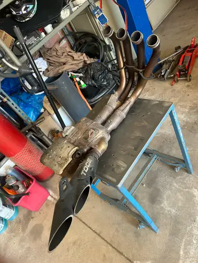 OEM Yamaha R6 Full Exhaust with Toce muffler. 38000 km Best offer