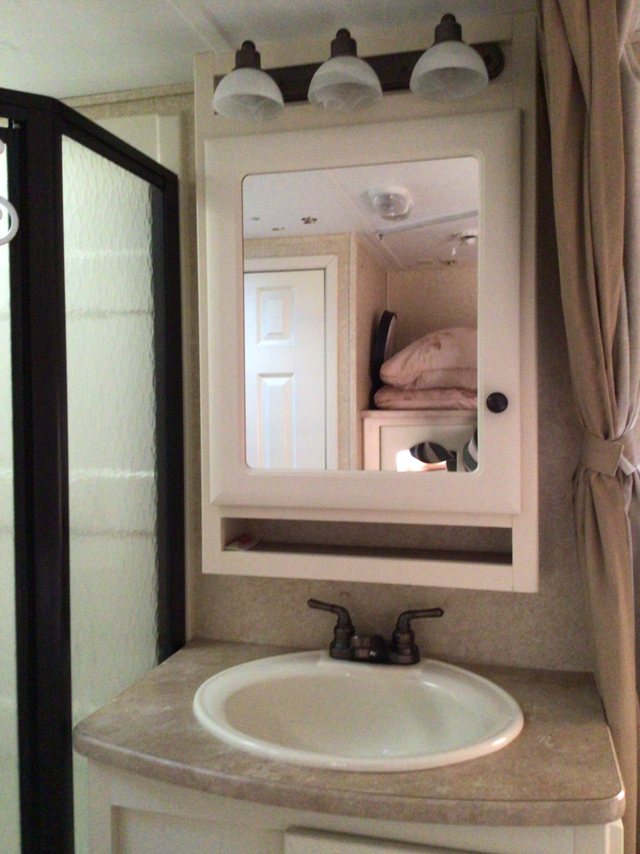 2009 OUTBACK FIFTH WHEEL in Travel Trailers & Campers in Delta/Surrey/Langley - Image 7