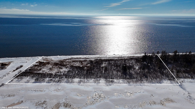 WATERFRONT 4.8 ACRES ON A BEAUTIFUL BEACH in Land for Sale in Summerside - Image 4