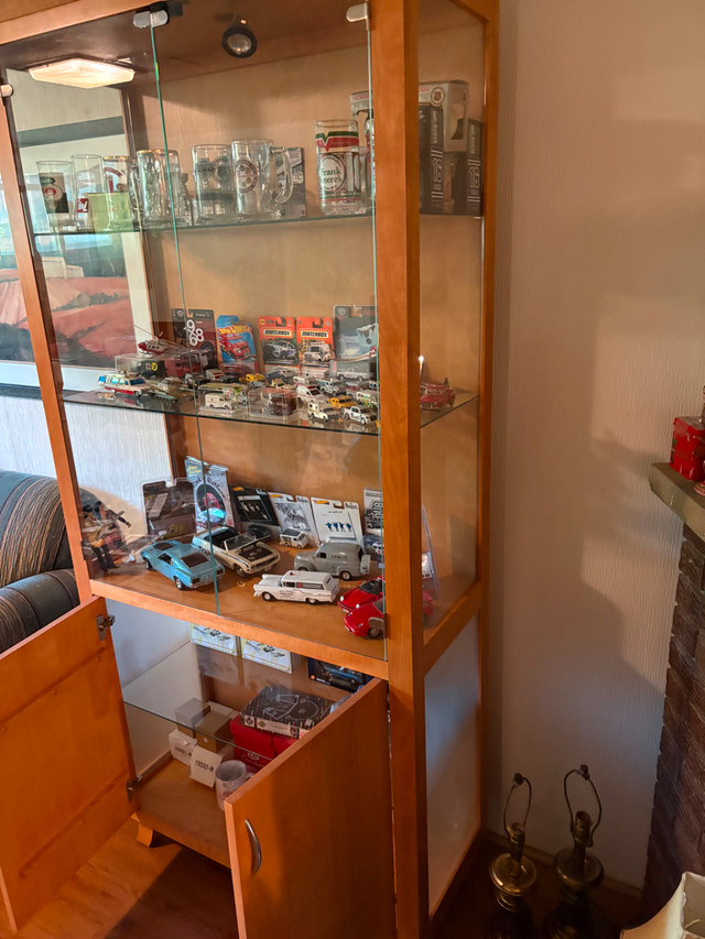 Wooden Display Cabinet in Hutches & Display Cabinets in City of Toronto - Image 2