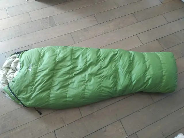 kids sleeping bag in Fishing, Camping & Outdoors in Muskoka - Image 3