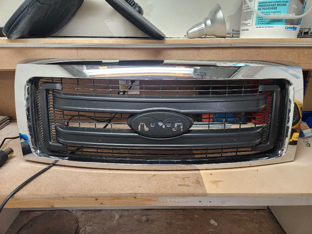 F150 grille 2009-2014 in Auto Body Parts in Moose Jaw