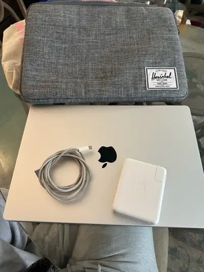 2023 MacBook Pro 16-inch | M2 Pro | 16GB RAM | 1TB SSD | AppleCare + Bonus Sleeve Excellent, like-ne...