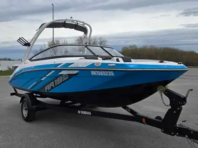 19'6" 8-passenger bowrider. Ample storage and features a Bimini top, wake tower, and Yamaha's 1.8-li...