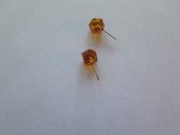 VINTAGE AMBER STUD EARRINGS