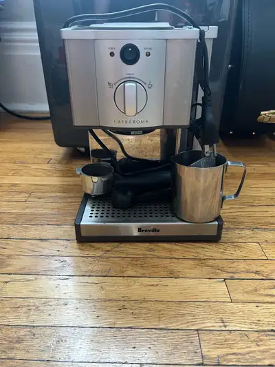 Breville Cafe Roma espresso machine with: Single basket Double basket Pod basket Milk frothing cup T...