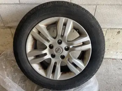 Selling a set of 4 Michelin all-season tires mounted on rims. Tire size: 205/60R16 Good for everyday...