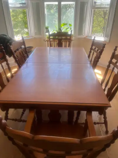 Table en érable avec 6 chaises, View more