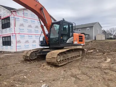 NICE WORKING MACHINE 2018 HITACHI ZX 210 LC-6 TIER 4 )LOW HOURS 3999 Cab Heat/Air, 160 HP Isuzu Engi...