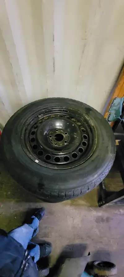 Set of 4 Winter Max tires mounted on steel rims. Were on a 2014 Ford Edge Sport, 5 × 4.5" bolt patte...