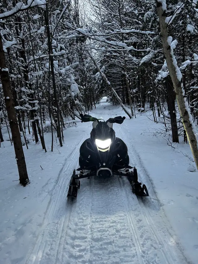 Yamaha nytro xtx 2013 in Snowmobiles in Trois-Rivières - Image 4