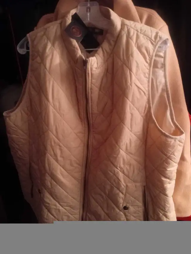 NEW! Women's Sleeveless Padded Vest - XX-Large in Women's - Tops & Outerwear in City of Toronto - Image 8