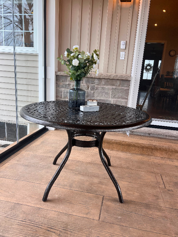 48” round cast aluminum dinning table in Dining Tables & Sets in St. Catharines - Image 3