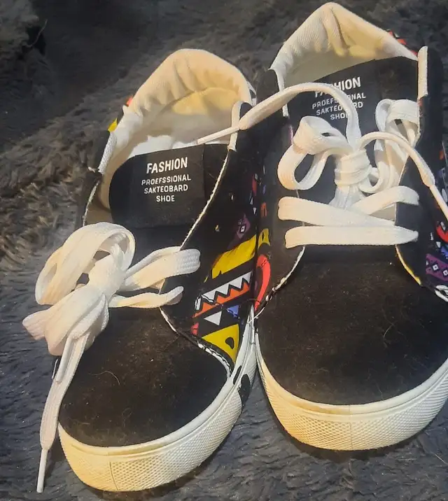 Men's Skateboarding Shoes Size 8 in Men's Shoes in Edmonton - Image 2