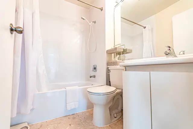 Hotel Alternative | Furnished 2BR with A/C | Daily, Weekly .. in British Columbia in Canada - Image 10