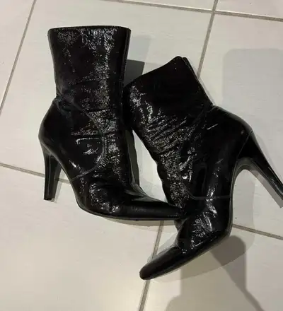 Designer Boots New condition Size 9, View more