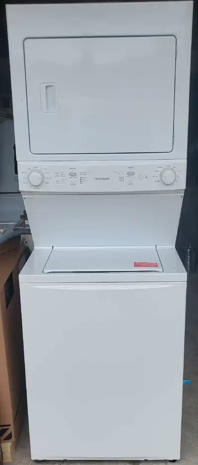 FRIGIDAIRE washer and dryer stackable 27" *!