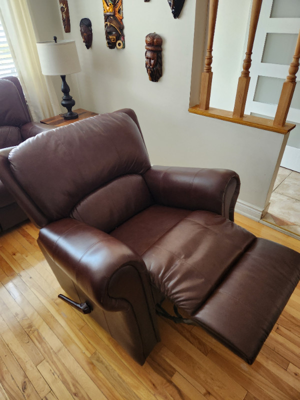 Brown real leather couch (single) dans Sofas et futons  à Ville de Montréal - Image 2