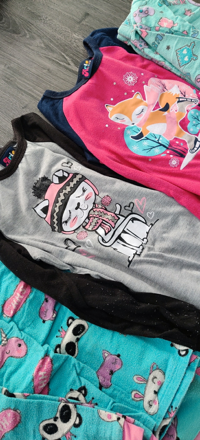 Pyjamas Taille 7 pour fille à donner  dans Objets gratuits  à Lanaudière - Image 2