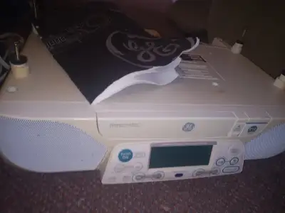 GE  UNDERCOUNTER MOUNT AM - FM CD  STEREO STEREO, View more