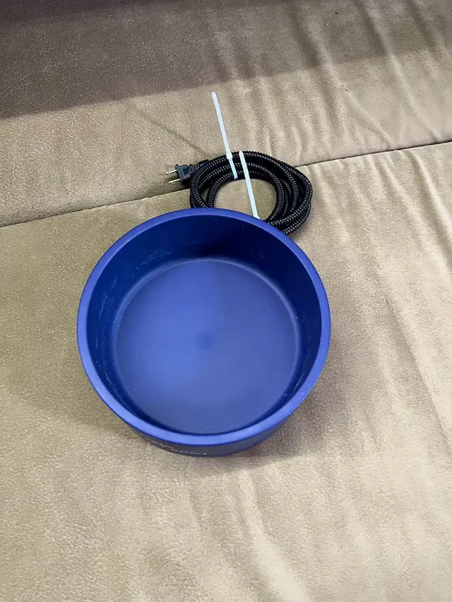 HEATED DOG BOWL  in Accessories in City of Toronto - Image 2