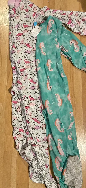 Pyjama avec pieds neufs grandeur 5t, View more