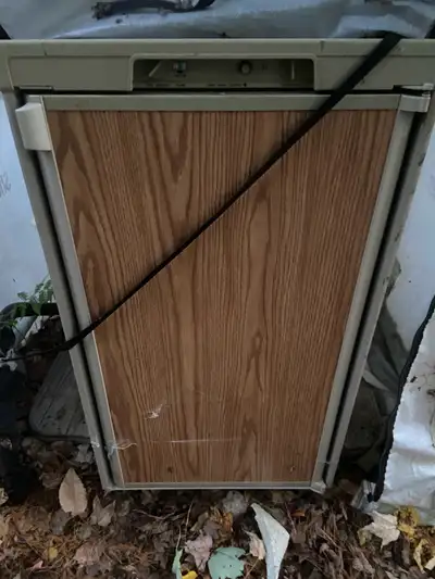 Camping: (300$) Frigo fonctionne sur propane, 12 volts, 120 volts ( besoin d’un nouveau thermostat t...