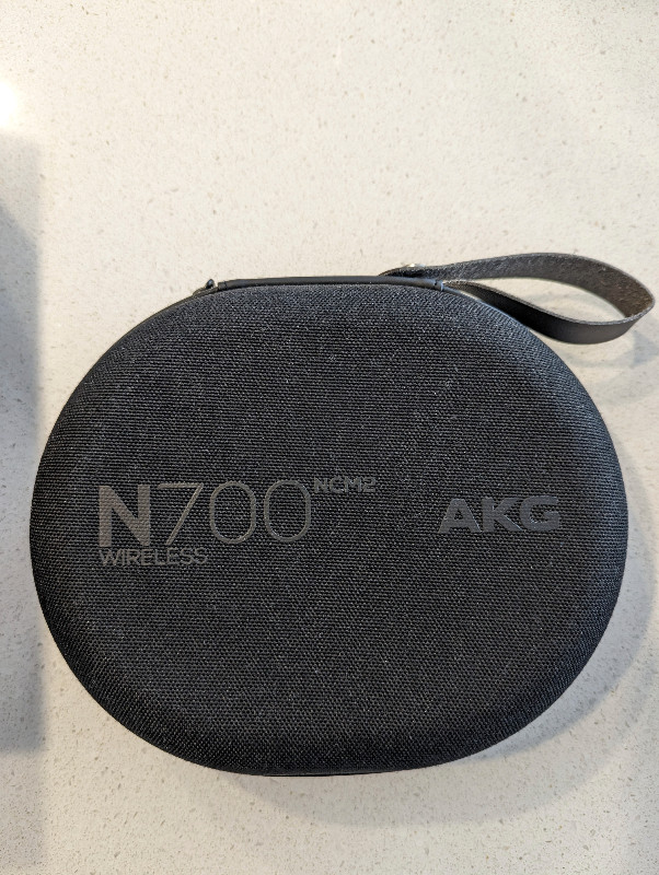 AKG N700NC M2 Wireless Headphones - Like New dans Écouteurs  à Ville de Montréal - Image 3