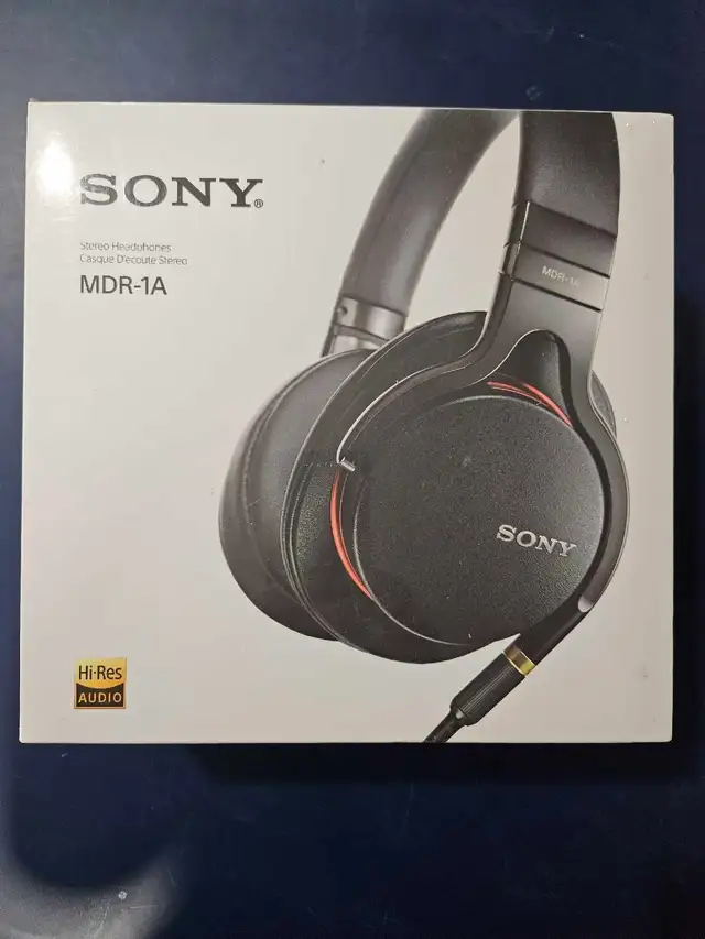 Sony Stereo Premium Headphones MDR-1A in Headphones in Markham / York Region - Image 2