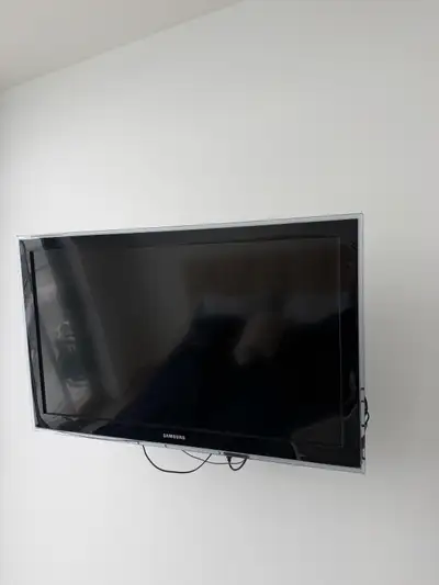 Samsung 40" TV + Roku streaming device +Wall mount, View more