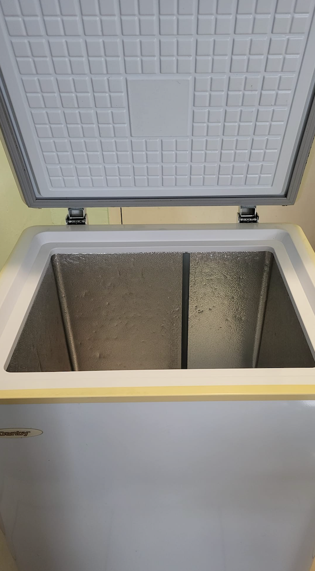 Danby Chest Freezer 3.6 cu. ft. Capacity White in Freezers in City of Toronto - Image 3