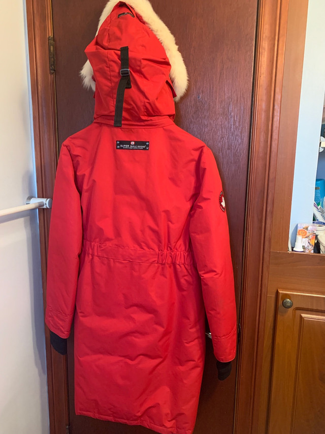 Manteau d’hiver copie du Canada Goose dans Femmes - Hauts et vêtements d'extérieur  à Ville de Montréal - Image 2