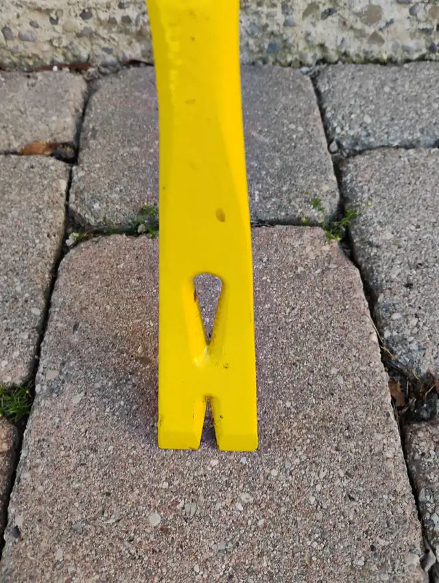 Wrecking Bar598239443105894401