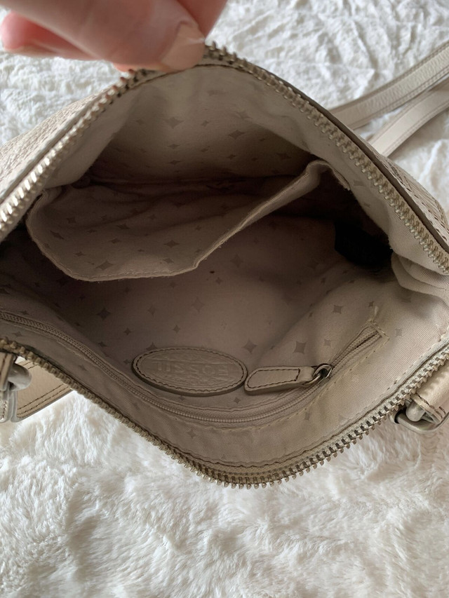 Fossil Crossbody Bag/Purse in Women's - Bags & Wallets in Red Deer - Image 4