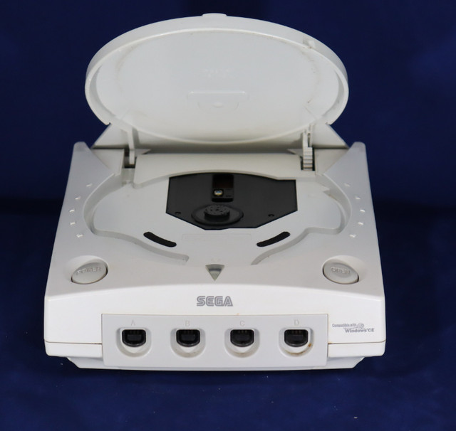 Sega - Dreamcast in Older Generation in Burnaby/New Westminster - Image 2