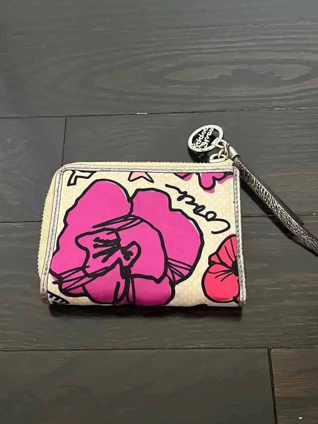 Coach poppy vintage Y2K floral wallet in Women's - Bags & Wallets in Mississauga / Peel Region - Image 3