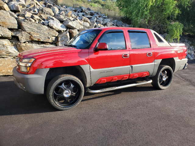 2002 CHEVY AVALANCHE 1500 Z71 4X4 ORIGINAL OWNER in Classic Cars in Kelowna - Image 2