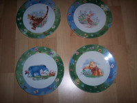 4 belles assiettes de collection Winnie The Pooh