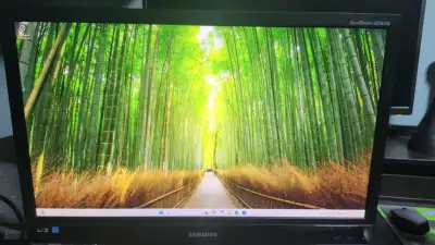 SAMSUNG SYNCMASTER 24" LED COMPUTER MONITOR - 5MS - WIDE SCREEN - 16:9 - BLACK - Excellent Condition...