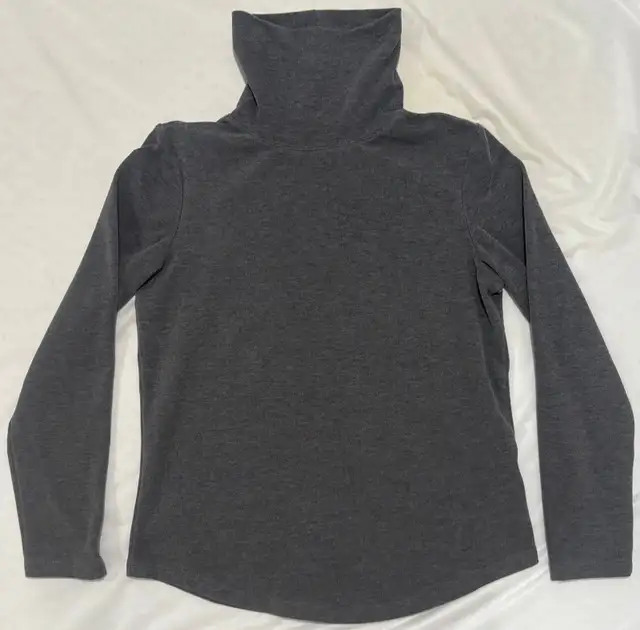 Wind River Sweaters in Women's - Tops & Outerwear in Sarnia - Image 3