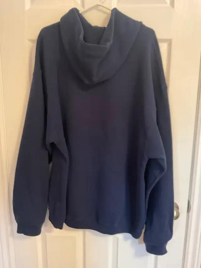 Humber College hoodie XXL in Men's in Oshawa / Durham Region - Image 3