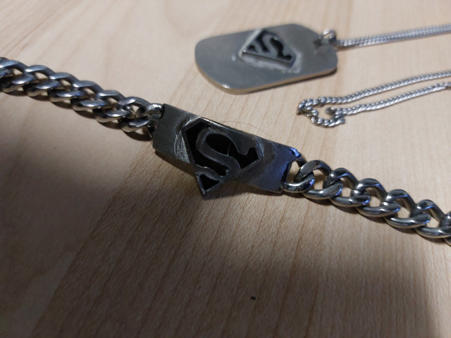 Superman pendant and bracelet stainless steel logo black&silver dans Bijoux et montres  à Ville de Montréal - Image 2