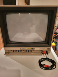 **For sale**Commodore Vic 20 vintage computer with Monitor. Redu