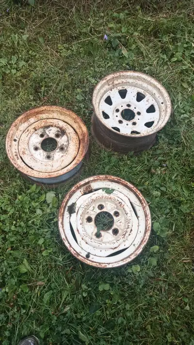 All are 15" Wider rim is 5x5" Narrower rims are 5x5.5" 20 per rim.