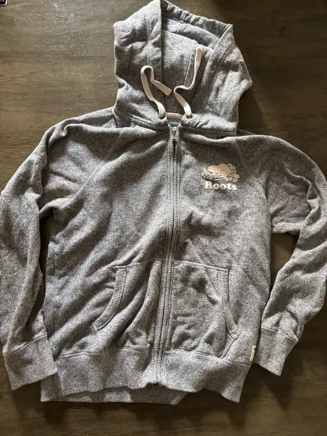 Roots Zipup in Women's - Tops & Outerwear in Sarnia - Image 2