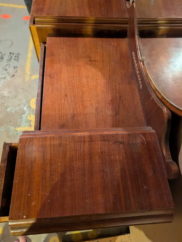 1930 era drop center vanity w mirror in Dressers & Wardrobes in Calgary - Image 3