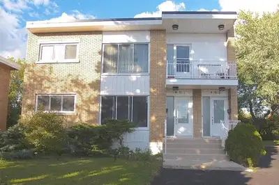 #401 Rue d’Ile-de-France, Vieux-Longueuil, J4H 3S4 Disponible à partir du 1er juin ou du 1er juillet...