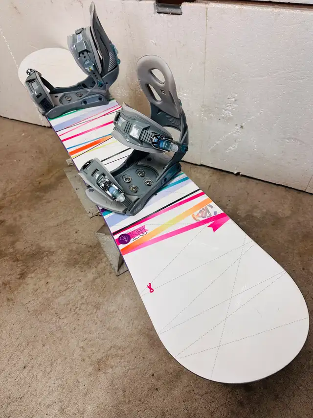 Like new K2 First Lite 146cm snowboard with LTD medium bindings  in Snowboard in Markham / York Region - Image 3